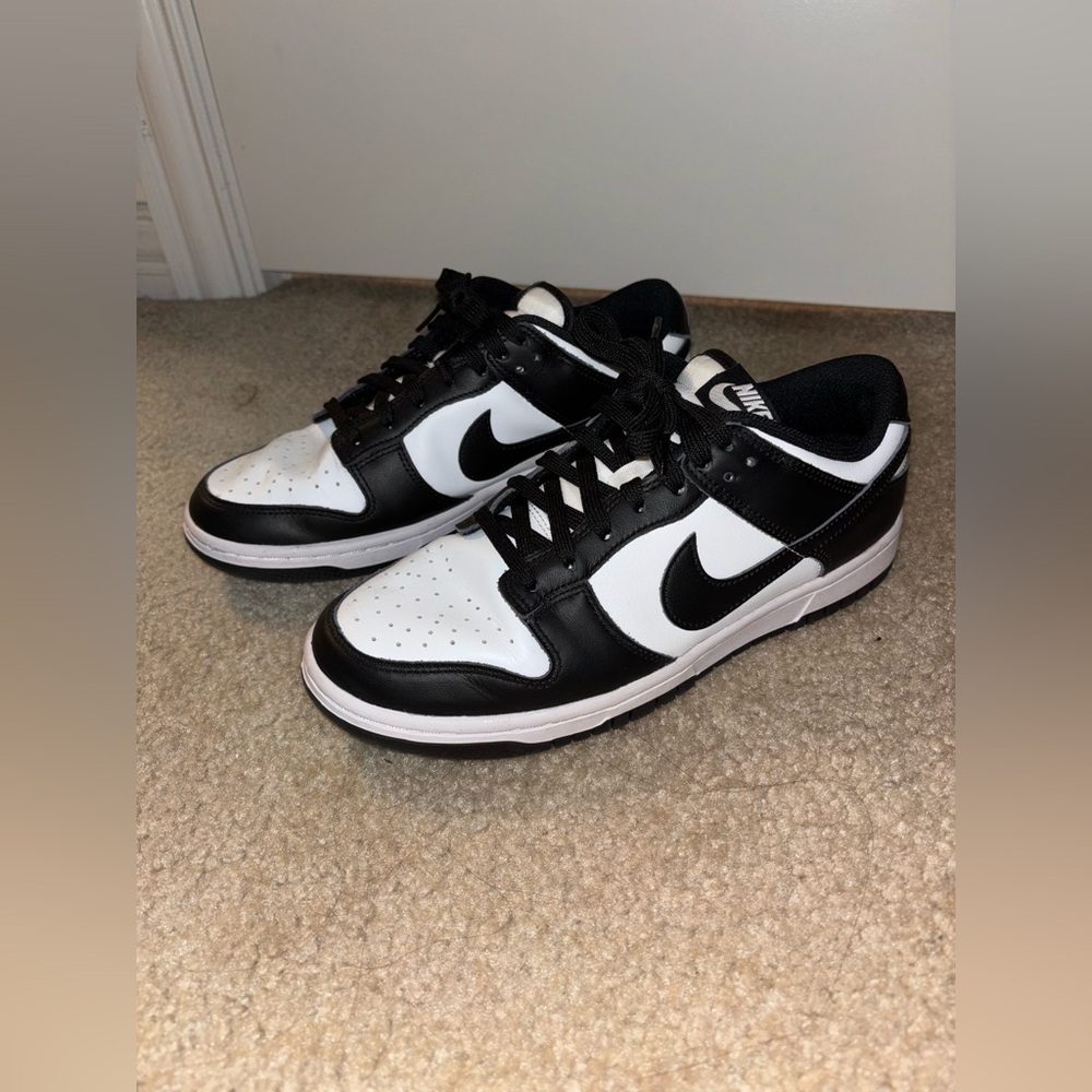 Black and white nike dunks